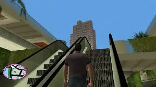 Tommy Vercetti walks around Washington Mall