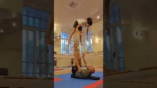 Cascade: chair to reverse star Pop icarian acroyoga #acroyoga #yoga #יוגה #acro #acrobalance