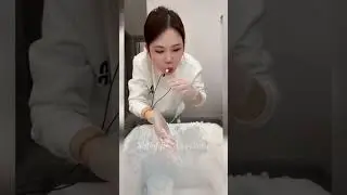 FREEZER FROST ICE EATING ASMR#shavediceeating #squeakyice #whiteice #frostbites #iceeating