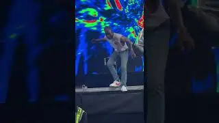Kid Cudi ended his Coachella set early after falling off stage 😭 😭