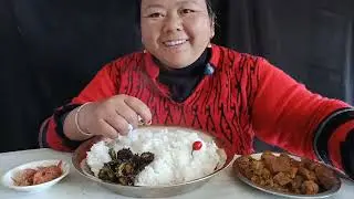 सुगुरकाे मासु,तितेकरेला,अचार  भात र नेर्पाकाे सुन्तलाmukbang Priyamarsa Rai।