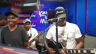 MUGITHI MWAKI 🔥 WA JOHN MBUGUA AT KAMEME FM LIVE 🎤.#mugithilive #mugithimusic #livestream 