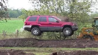 Red Jeep Grand Cherokee At Minto Tuff Truck 2019 Round 2