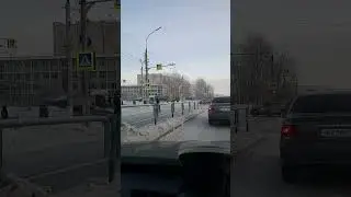 Знакомьтесь: обнаглевший пешеход собственной персоной. Выпуск 24 #shorts #road #pedestrian #братск