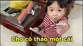 Búp Được Bà Mua Cho Nhiều Kẹo Ngon Thích Quá ..!!! 