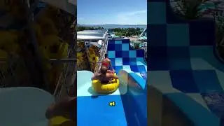 Ces gar&ccedil;ons ont &eacute;t&eacute; expuls&eacute;s du parc aquatique 😱