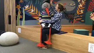 Kirjaston maskotti/Bibliotekets maskot Lokke 
