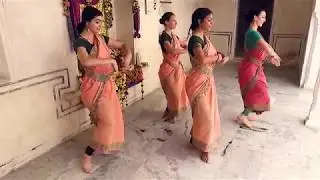 Odissi Indian classical Dance at Shakti School of Dance. Batu choreography practice.