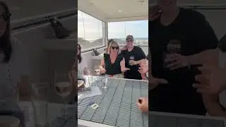 Street magic. Real reactions. Zero stooges.  #magic #closeup #amazing #magictricks