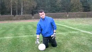Technika bramkarza 1  / Goalkeeper technique central low shot stopping