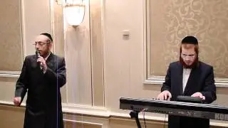 Arele Samet singing at Mincha Chadasha Violipol wedding
