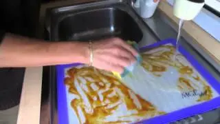 How to Clean Non-stick Silicone Baking Mat