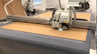 Rainage + d&eacute;coupe + fa&ccedil;onnage (bo&icirc;te de transport carton 8 mm double alv&eacute;ole)
