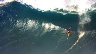 THE EDDIE BIG WAVE SURFING COMPETITION - KELLY SLATER, ROSS CLARKE-JONES