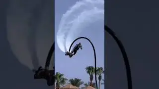 Летающий артист на флайборде 🤵🤩 #shorts #флайборд #флайбордшоу #flyboard #flyboardshow