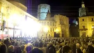 Himne Regional Valencià en la plaça de la Mare de Déu - València