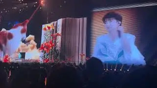 周深深情演繹花開忘憂-香港跨年演唱會