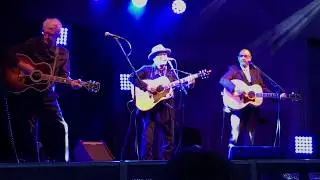 Nick Lowe, Paul Carrack, Andy Fairweather Low. Shelly's winter love