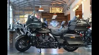 Harley-Davidson CVO Limited (FLHTKSE) Black Earth Fade 2018