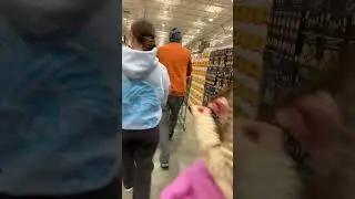 Милые девочки идут за продуктами в Costco 🛒 Большие тележки, широкие улыбки! #МаминаЖизнь #Поездк...