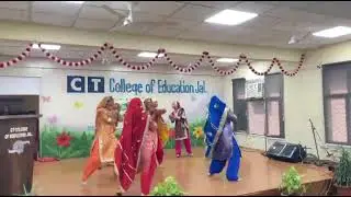 Traditional Gidha :  ਬੋਲੀਆਂ: ਰੀਜਾਂ ਕਰਦੇ ਪੂਰੀਆਂ ਨੀ ਇਹ ਦਿਨ ਖੇਡਣ ਦੇ , ਮਾਏ ਨੀ ਮਾਏ ਮੈਨੂੰ ਵੰਗਾ ਚੜਾਦੇ।