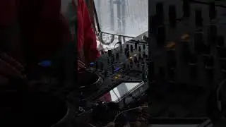 Liveset DJ on a tower #afrohouse #djliveset #dj #melodichouse #skydeck