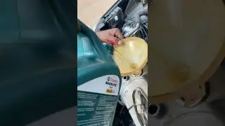 Castrol suv engine oil 5w30   #castroloil #car #truevalue #indianautomobile #fourwheeler #diesel