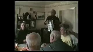 Kyrkoherde Henrik T&ouml;rnqvist bes&ouml;ker hembygdsg&aring;rden 2002