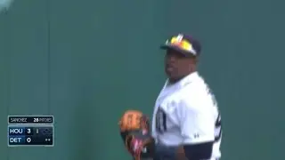 HOU@DET: Cespedes makes running catch to rob Castro