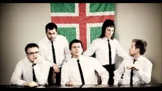 N&yacute; D&ouml;nsk - Hj&aacute;lpa&eth;u m&eacute;r upp