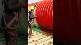 Efisiensi pekerjaan mengecat pipa baja industri menggunakan alat canggih super cepat #shorts