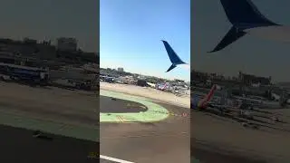 FULL POWER takeoff! United Airlines Boeing 737-8 #unitedairlines #takeoff #airplane #aviation
