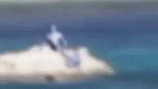 REAL MERMAID FOUND IN FLORIDA (2015 REAL MERMAID SLEEPING ON A ROCK OFF THE COAST OF FLORIDA)