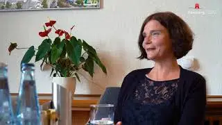 Im Gespr&auml;ch mit Bezirksamtsleiterin Sophie Fredenhagen - Teil 2 des Rundgangs durch das Rathaus