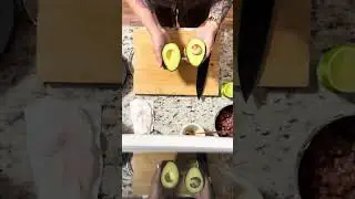🔥🔥🔥Entrantes para sorprender a tus invitados waffles de yuca con cangrejo y tuna tartare 🥑🥒🧇🍣
