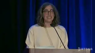 Sarah Koenig accepts the RTDNA Foundation's 2023 First Amendment Clarity Award