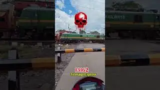 Railway crossing | High speed rail crossing | Wap 7 power | sealdah Jaliawalabagh Express | Railfan