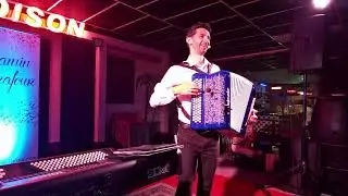BENJAMIN DURAFOUR  accord&eacute;oniste et chanteur