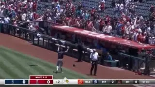 Jesse Winker Flashes The Middle Finger To The Angels Crowd 😳