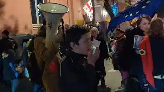 Старшая женщина и мальчик обращаются к полиции! Протест Батуми 11.2.25!