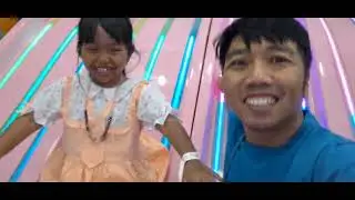 Bermain plosotan bersama mbak eca