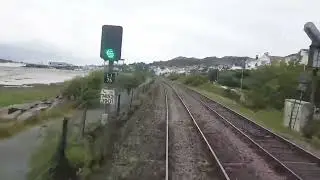 TrCTenau yn teithio trwy Ddegannwy / TfWRail travelling through Deganwy