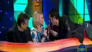 GNW: Adam Hills - Best Presenter (Singing second time)