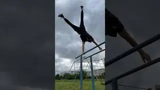 One arm HANDSTAND