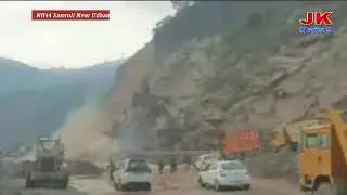 Jk News 9 Huge landslide occurred on Jammu Srinagar Highway at Samroli area of Udhampur