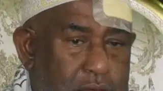 Athoumani azali dans un MAWOULIDI depuis sur la ville natal mitsoudje