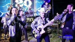 Los Cuates De Sinaloa - Puño De Tierra Ft. Banda La Llegadora ( Videos En Vivo )