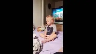 Beez eats apples