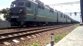 ВЛ80С-1625 Стартует с Краснодар-1 с наливным поездом.