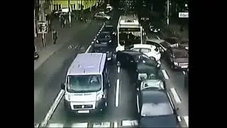 Bus without brakes crashes into cars #shorts